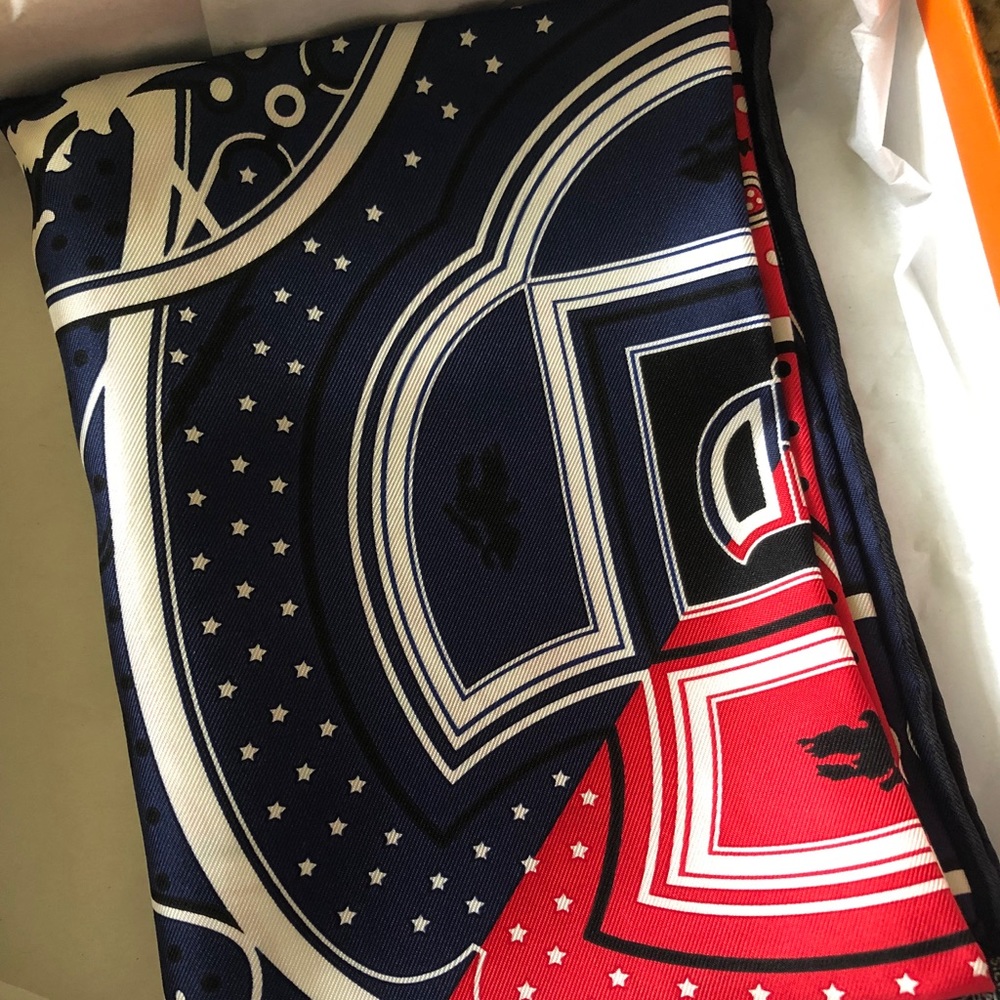 Authentic Hermès scarf Washington’s Carriage Cut
